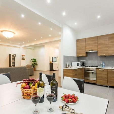 Apartment In The City Center Lll Tbilissi Extérieur photo